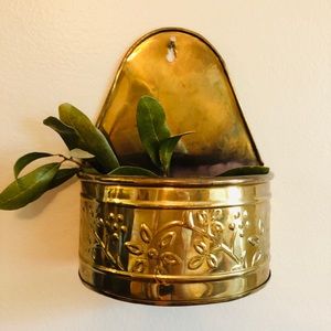 Brass plant wall hanging holder